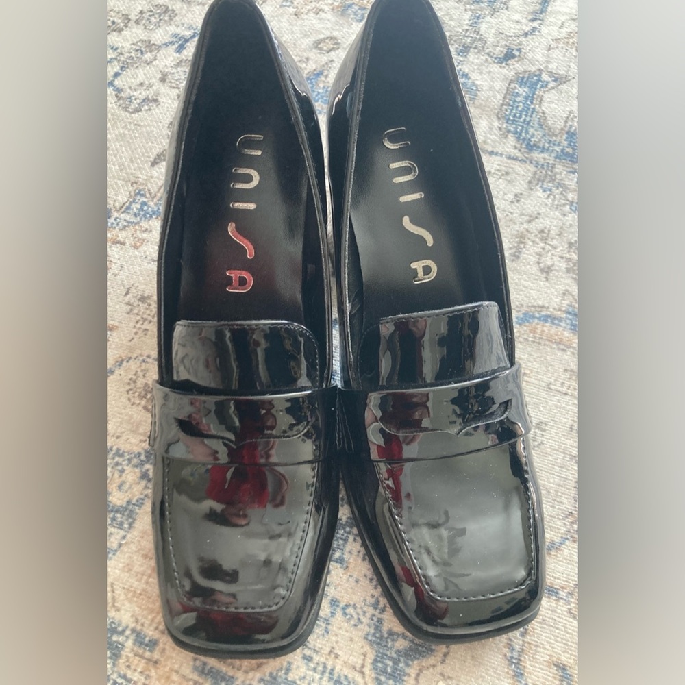 Unisa Women’s Vegan Patent Leather Look Chunky Heel Loafers - Picture 8 of 9